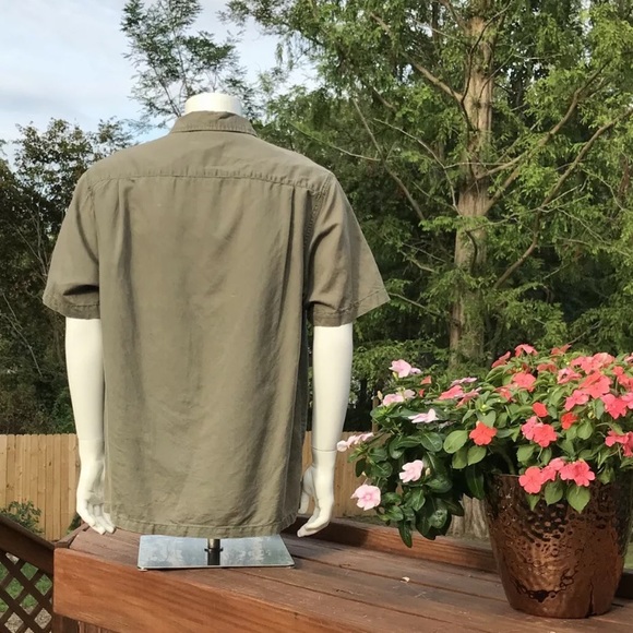 SOLD Columbia Men's Short-Sleeve Shirt L Army Green Front Pocket - Picture 4 of 8